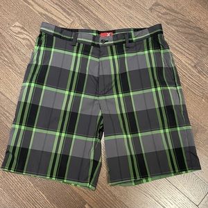 Men’s Izod Golf shorts